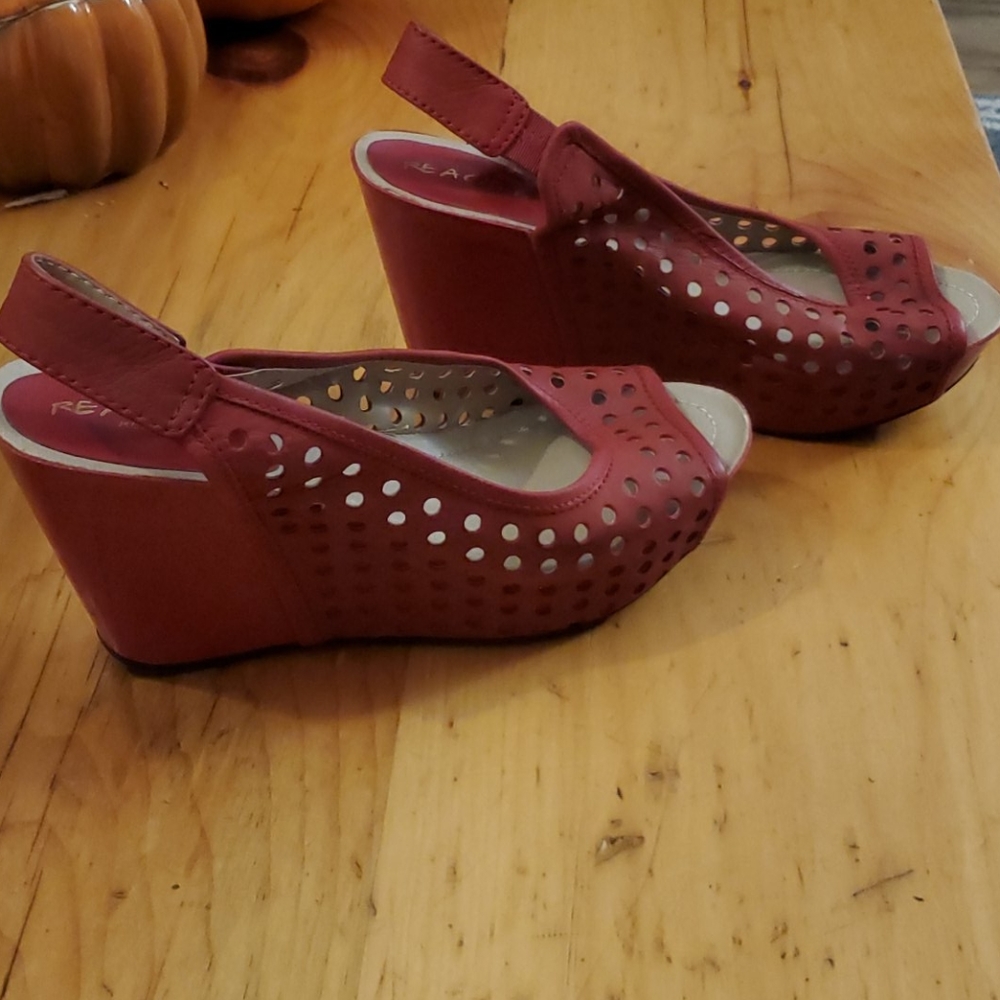 Red 8 1/2 Kenneth Cole heels